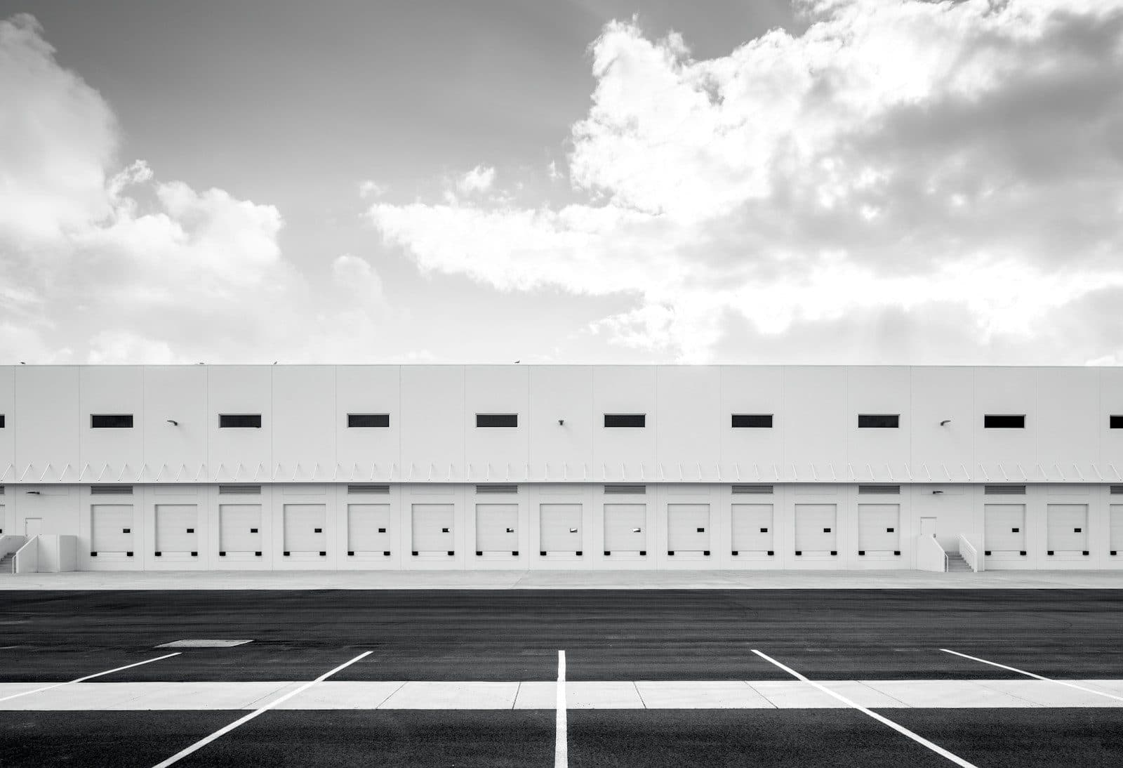 Arcs tracing return legs between planned tips and outbound freight